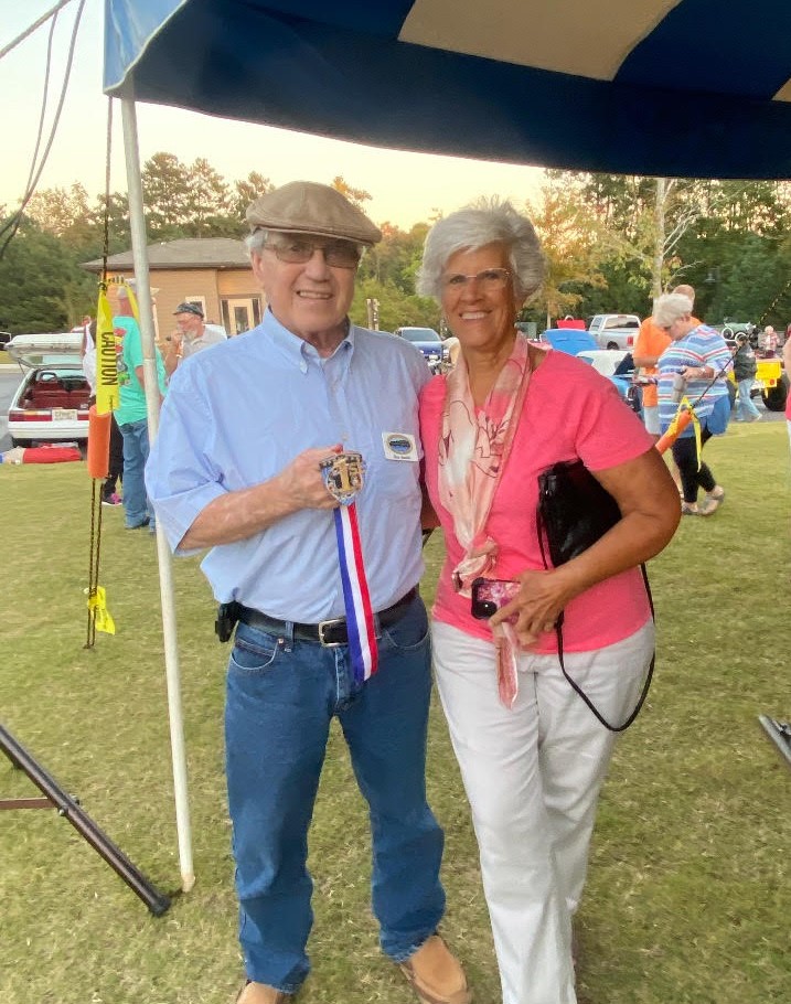 Senior couples enjoy life despite&nbsp;pandemic